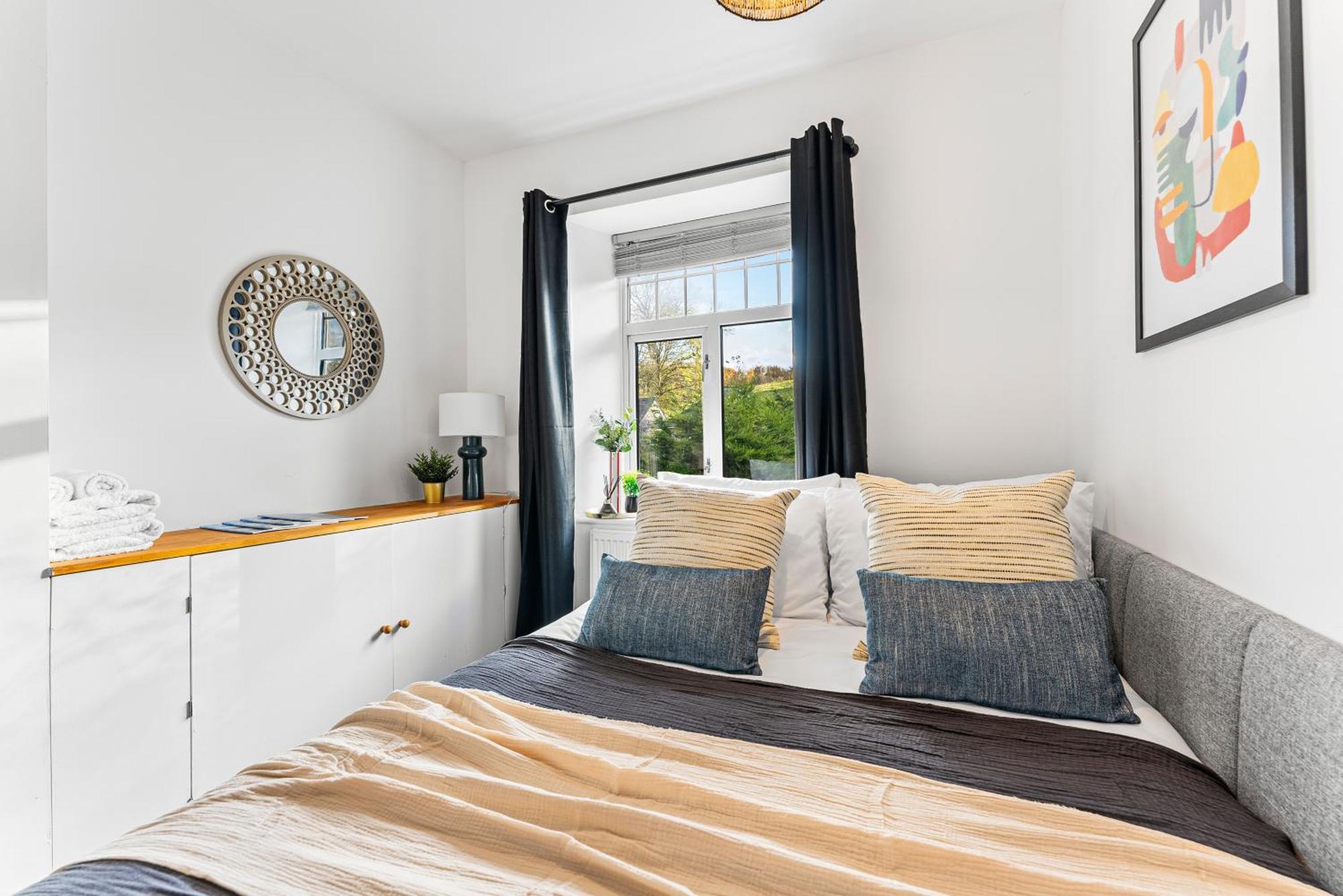 The Bakewell Retreat - Hot Tub - Pets - Sleeps 9 Holiday home Ashford-in-the-Water